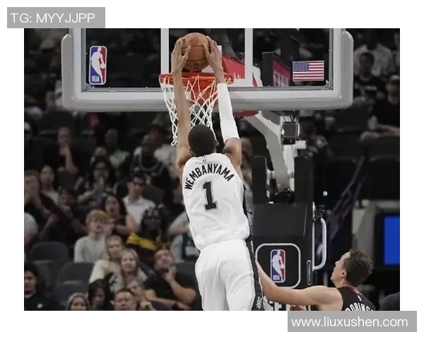 文班亚马首场比赛表现亮眼5次盖帽与字母哥隔扣引发热议